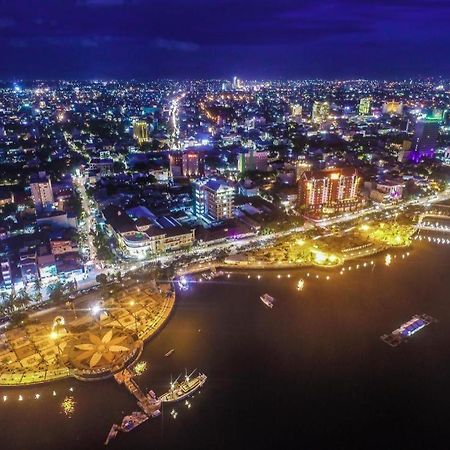 Vindhika Hotel Pengayoman Makassar Bagian luar foto
